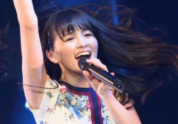 【画像】桃子ちゃんの「つるつるお脇」が・・・た、たまらんｗｗｗｗｗ