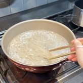 おうちでざるそば（とろろ付き）と、今日のおべんとう