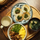 一人晩ごはんは簡単に！残り物を丼物にアレンジ。