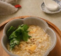 鶏ひき肉と卵のしょうが粥【#簡単 #時短 #レンジ #クレハタイアップ #PR】