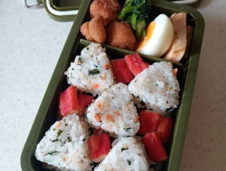 週一のお買い物。と、紫のラムネ瓶つくりました。
