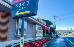 マクドナルド　月見マフィン vs プリプリエビプリオ