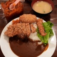 晩ごはんに【かつ新】でカツカレーからの【MOMENT COFFEE】。今月の『muto』は旧車バイクのお話。