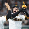 ミスターの一周忌に劇的逆転勝利！巨人・丸が8回に逆転満塁弾　右翼の長嶋さん看板広告の下に飛び込む一発
