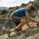 "scramble up"と"climb up"はどう違うのですか？