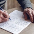 「計算ドリル」や「早口言葉」は老化防止にならない？ 安藤なつと学ぶ、もっと身近な最強の脳トレ