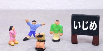 イケメンでいじめられる人は何が原因でいじめられるんですか？