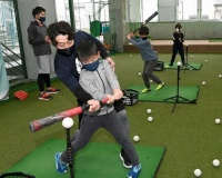 阪神退団後もマルチに活躍する今成氏　虎にエール「梅ちゃん全試合出て。晋太郎２桁勝って」