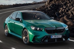 BMW「M5」新型、最強のPHEVセダンが日本登場…価格は1998万円