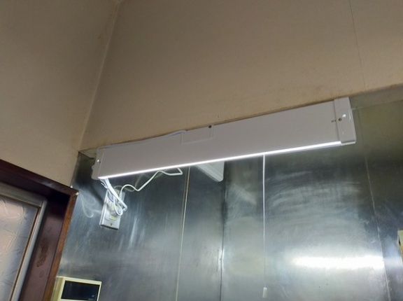 【実家のDIY】古い蛍光灯をLEDに交換♬配線工事不要で高齢の親でも安心の明るさに♬（記事下にPR含）
