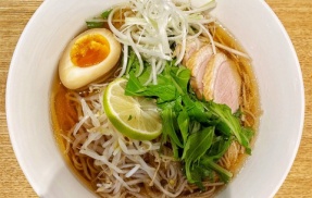 さつきカフェ@柳井市 の 「レンコン麺ラーメン」 #さつきカフェ #レンコン麺ラーメン #柳井さつき #野菜ソムリエ #蓮根麺 #甘露醤油 #柳井市 #山口県 #ラーメン #つけものいし