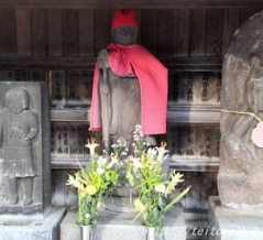 11歳だった仲良し少女の供養碑「駒込妙義坂子育地蔵尊」