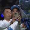 谷内亮太の「ラスト守備」　宮本慎也氏がサプライズ登場でノック