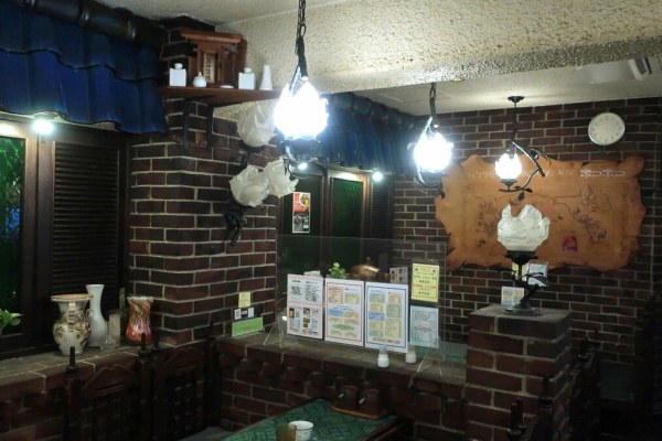 純喫茶 蒲生四丁目の純喫茶『珈琲館 緑』はワクワクが詰まったお店｜夜は飲茶