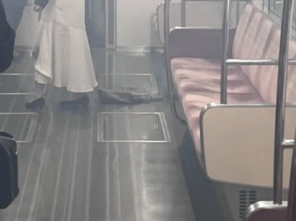 【現場の状況】『モバイルバッテリーが発火』#大阪メトロ御堂筋線 大国町駅で発煙 #北大阪急行線 など遅延4月19日 #大阪 #御堂筋線 #火災