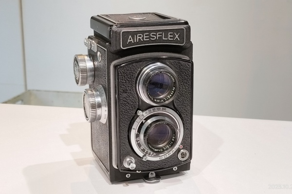 Extinct Media Museum Tokyo - 120 Film Camera：120フィルムカメラ