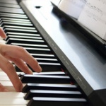 普通の家庭なら１回くらいピアノとか楽器の習い事するよね？