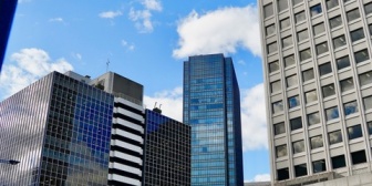 既婚の女性先輩が、特定の既婚男性先輩に「寂しい」とか「（公休日に仕事の件で電話したとき）早く来てよ」と言っている。