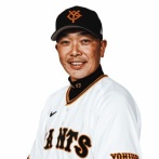 巨人の監督・阿部慎之助容疑者を暴行の疑いで現行犯逮捕