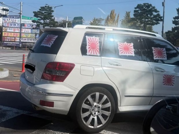 「正気か」…旭日旗まみれのベンツに韓国ネチズン激怒＝韓国の反応