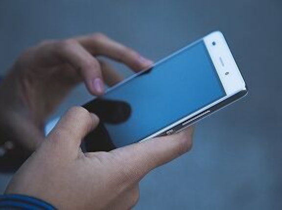 初めて買ったスマホの機種おぼえてる？