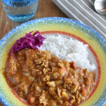 レンジで6分！フレッシュトマトと豚ひき肉の無水レンジカレー」