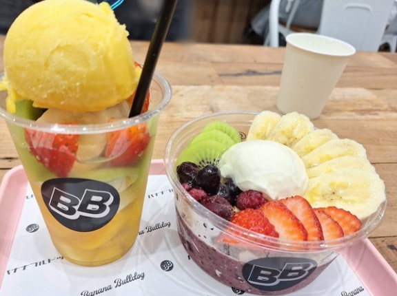 富山駅前『マルート』内にオープンしたアサイーボウル専門店『Banana Bulldog（バナナブルドッグ）』で『アサイーボウル』と『フルーツアイスカップ』食べてみた。