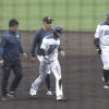 日ハム平沼が途中交代　スライディングで右足負傷か…