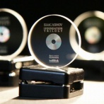 13cmのディスクに360TBのデータを138億年保存できるガラスストレージ技術「5次元メモリクリスタル」！