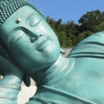 【画像】福岡の南蔵院、うっかりセクシー女子がミニスカで参拝した結果、とんでもない事になってしまう！　「寺社仏閣はそういう場所」「行く人は気をつけて」