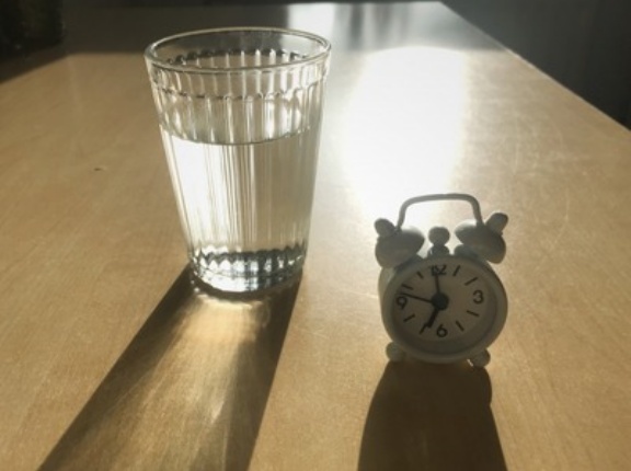 【悲報】研究者「二日酔いのとき水飲んでる人、意味ない」