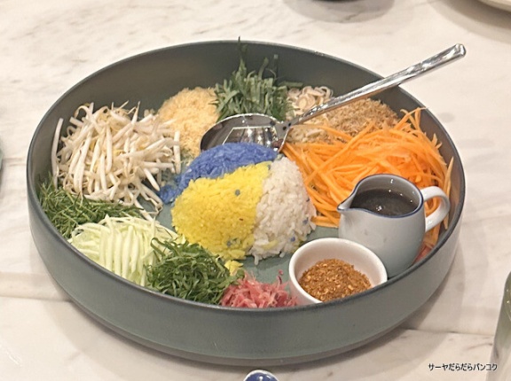 【aim エイム】　at　The Salil Hotel Sukhumvit 57　～お財布に優しい本格タイ南部料理！おしゃれなホテル内で絶品カオヤムとイカ墨炒め～
