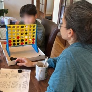 孫達を楽しみに待つ娘