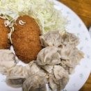 冷凍メンチカツに100円焼売で飲む