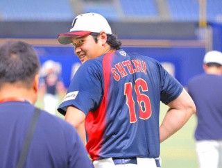 【悲報】大谷翔平さん、ホームランを打ってベンチに「まぁまぁ落ち着いてw」ってポーズをとっていた