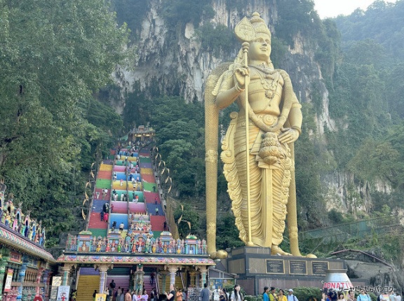 【バトゥ洞窟　BATU CAVES】 クアラルンプール旅行編　～4億年前の神秘を体感！KL必見スポット～