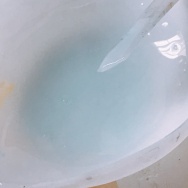 その案にはのれない…溜まるから。と、キウイのシュワシュワチャームつくりました。