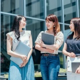  新入社員ぼく「あ、お菓子どぞ～♪」女先輩1「ありがと～！」女先輩2「美味しそ～！」　→…嫌いな女先輩3にだけ配らなかったらｗｗｗｗｗｗｗｗ