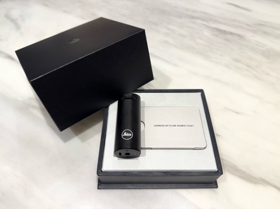 スマファが一眼レフのように！　ライカ LUX グリップ　