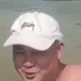 池の中に男がいた。みんなパパの所に集合だぁ！→ こうなる…