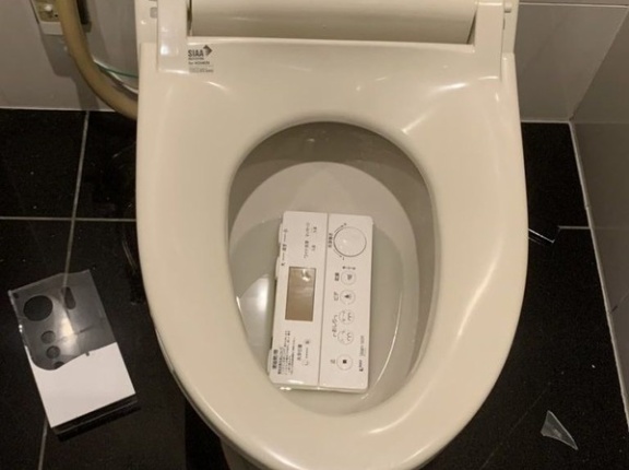 【正論】パチ屋のアルバイト店員さん「プンスカしちゃう気持ちは分かる。でも物に当たったりゴミを捨てたりするのは違うんじゃないかなぁと思うんです」