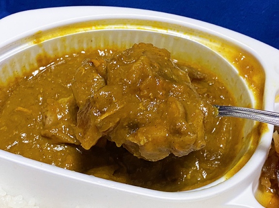 煮込みトロトロ牛すじカレーに決まり！「ラッキーピエロ 函館松陰店」