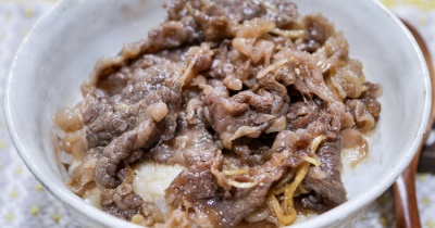 残り物集合「牛しぐれ煮のとろろ丼」（気分はお盆休み）