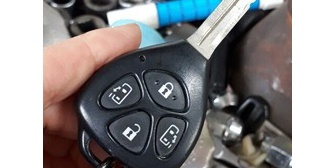 営業車がキーレスエントリーで使ったこと無いので、どうやってエンジンかけたらいいの？と聞いたら社内にいた人たちに大笑いされたんだけど…