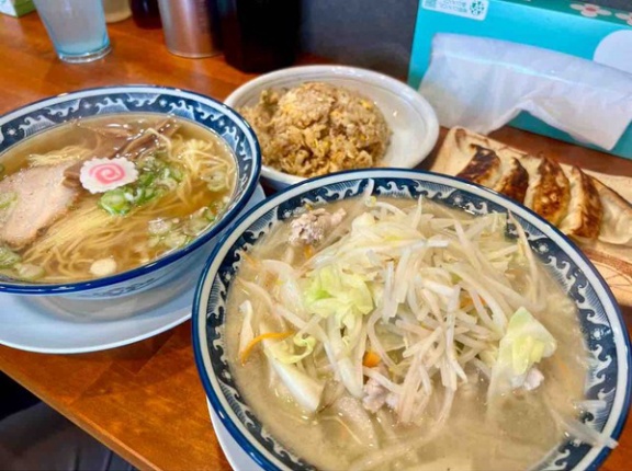 秋葉区新津本町にオープンした『らぁめん古川』で『正油らぁめん半チャーハンセット』『塩タンメン』『餃子』食べてみた。