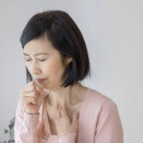 高齢者の死因に「肺炎」多いのはなぜ？　熱やせき出ないことも…注意すべき就寝中の“むせない誤嚥”とは