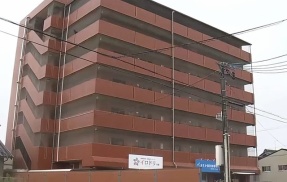 マンション6階のベランダから女児2人投げ落とした父親逮捕 →娘たちは警察の◯◯のおかげで命に別状なし