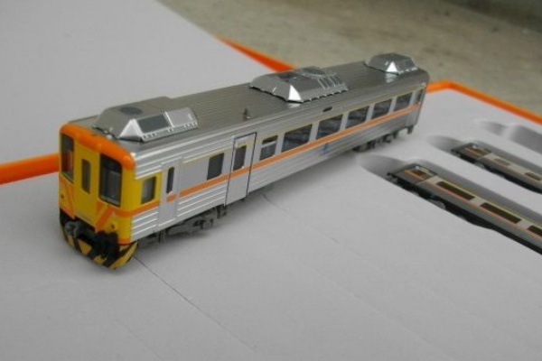 日本と台湾他海外の鉄道、鉄道模型 - DR3100
