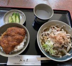 みの吉のおろしそばセットとはんすうのソフトクリーム