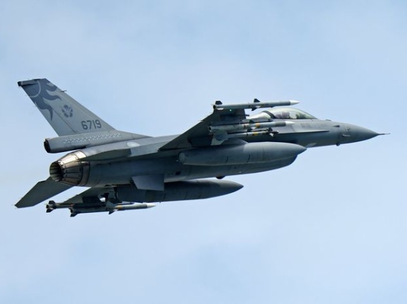 台湾国軍のF-16V戦闘機が消息不明…操縦士からパラシュート脱出を連絡！